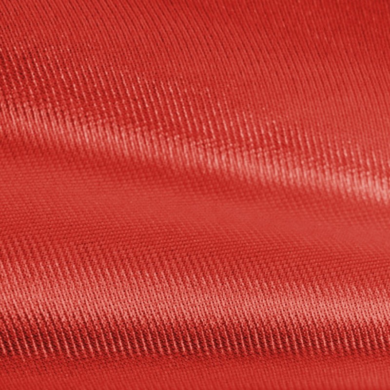 Satin rouge au rouleau